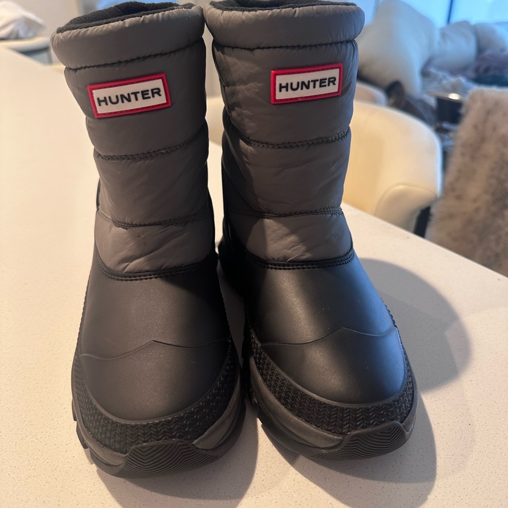 Hunter Women’s Black and Gray Winter Boots